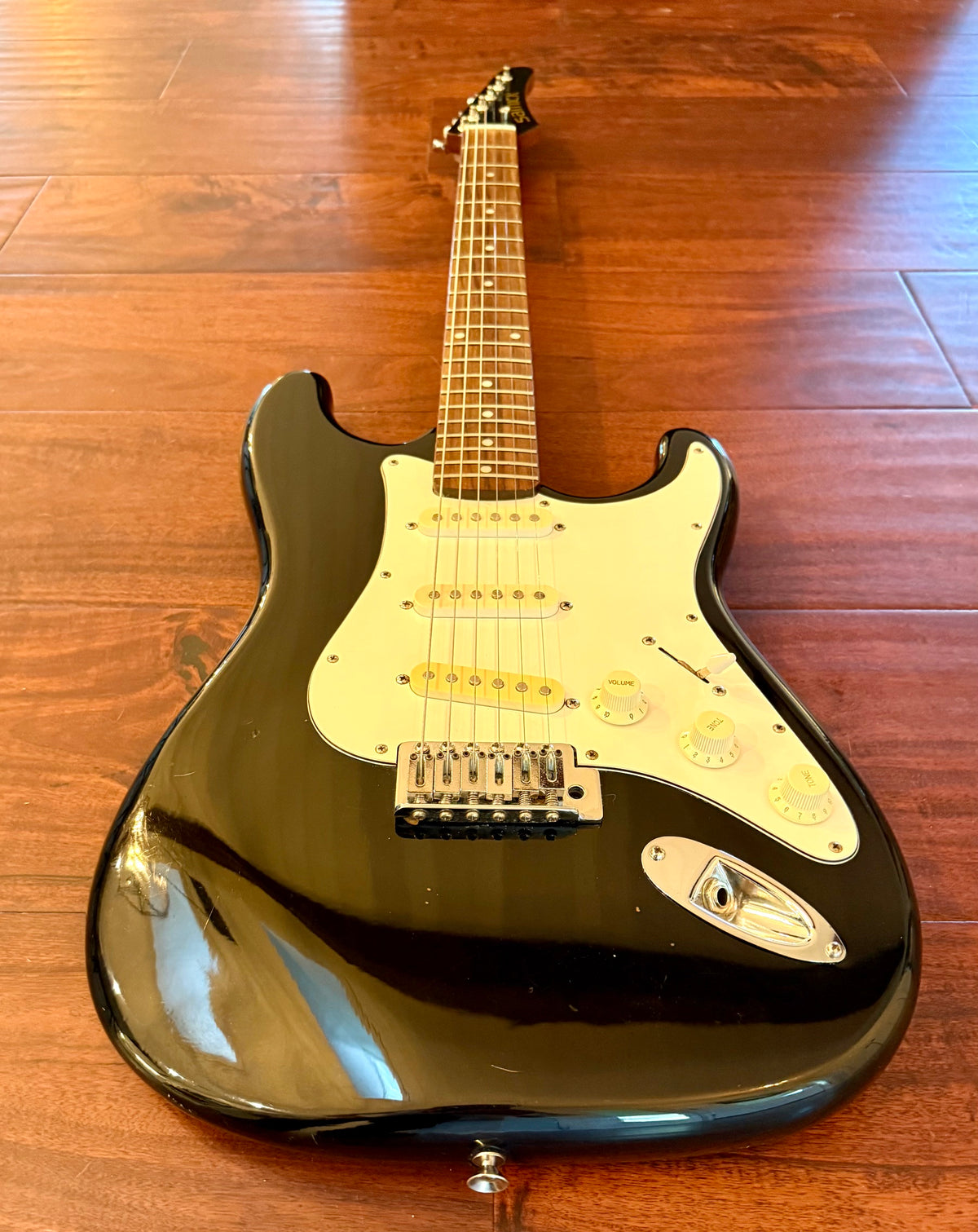 Vintage Samick LS-10/BK 1990's Black Electric Guitar