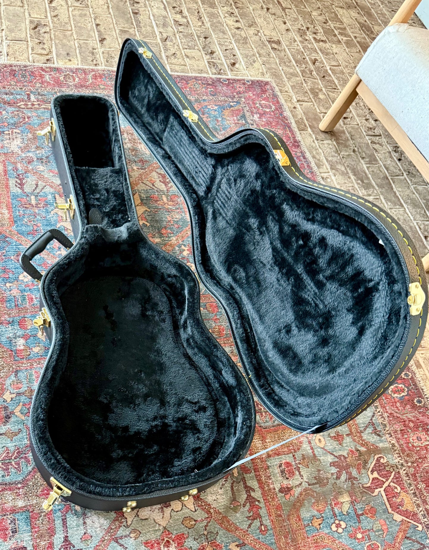 Vintage 1966 Goya G-10 ALL SOLID Classical Guitar Levin-Made in Sweden W/Case.