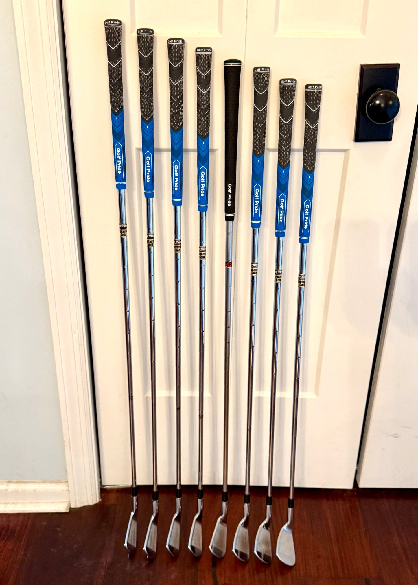 Titleist 690 MB Muscle Back Forged Irons Set 3-PW Stiff