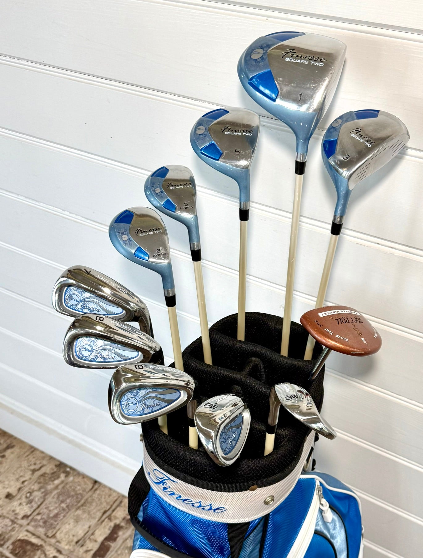 Ladies Finesse Set of Golf Clubs W/Bag & Extras