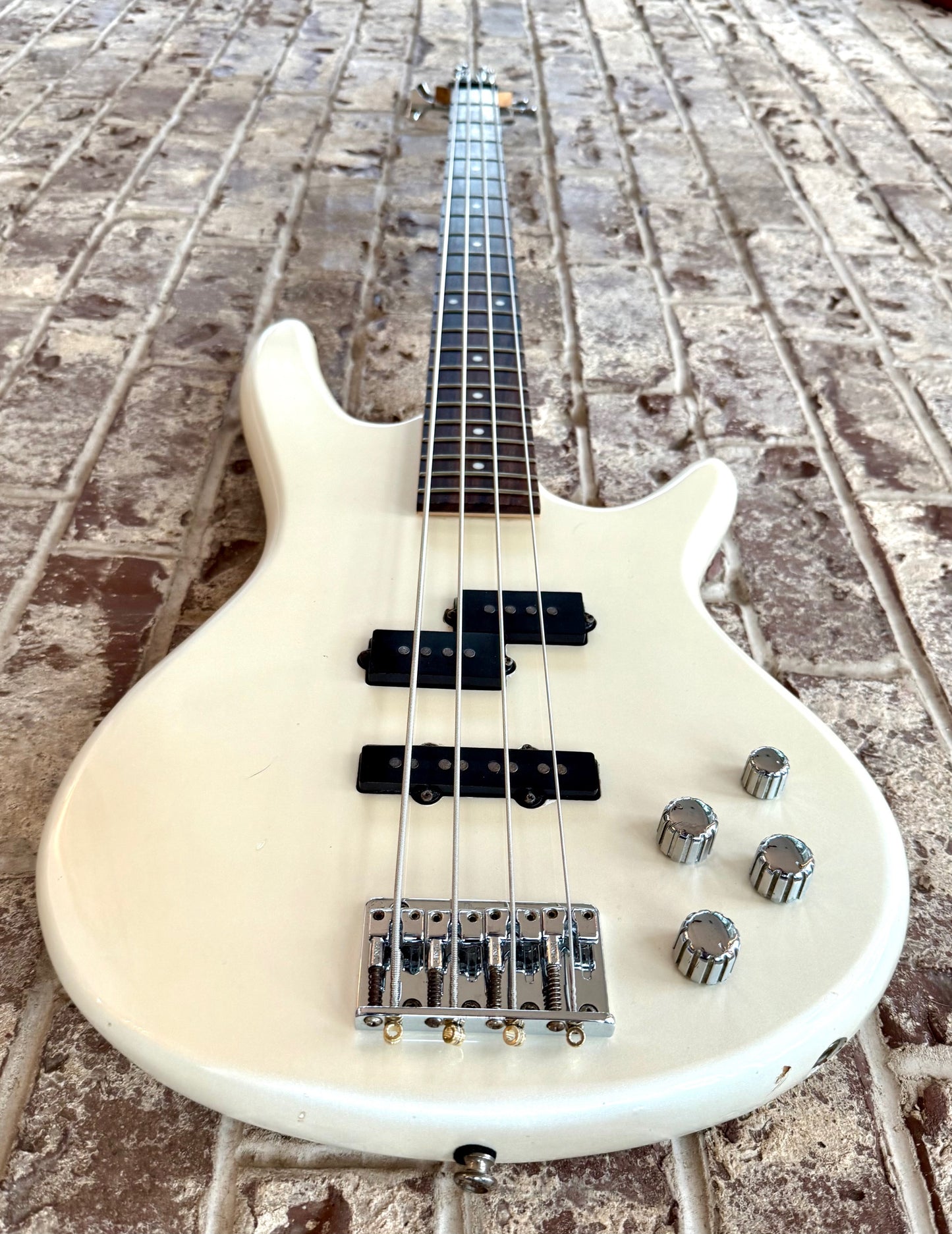 Ibanez GSR200 Pearl White Electric Bass Guitar