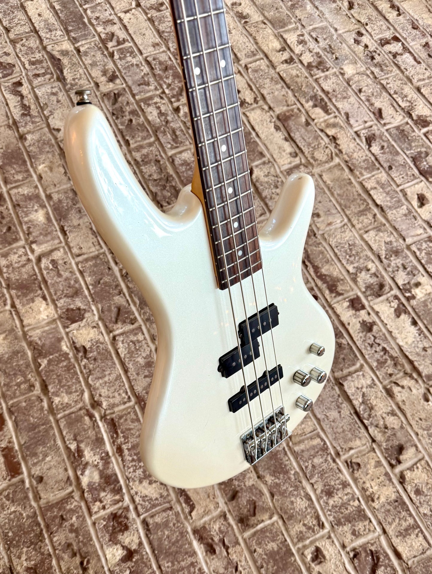 Ibanez GSR200 Pearl White Electric Bass Guitar