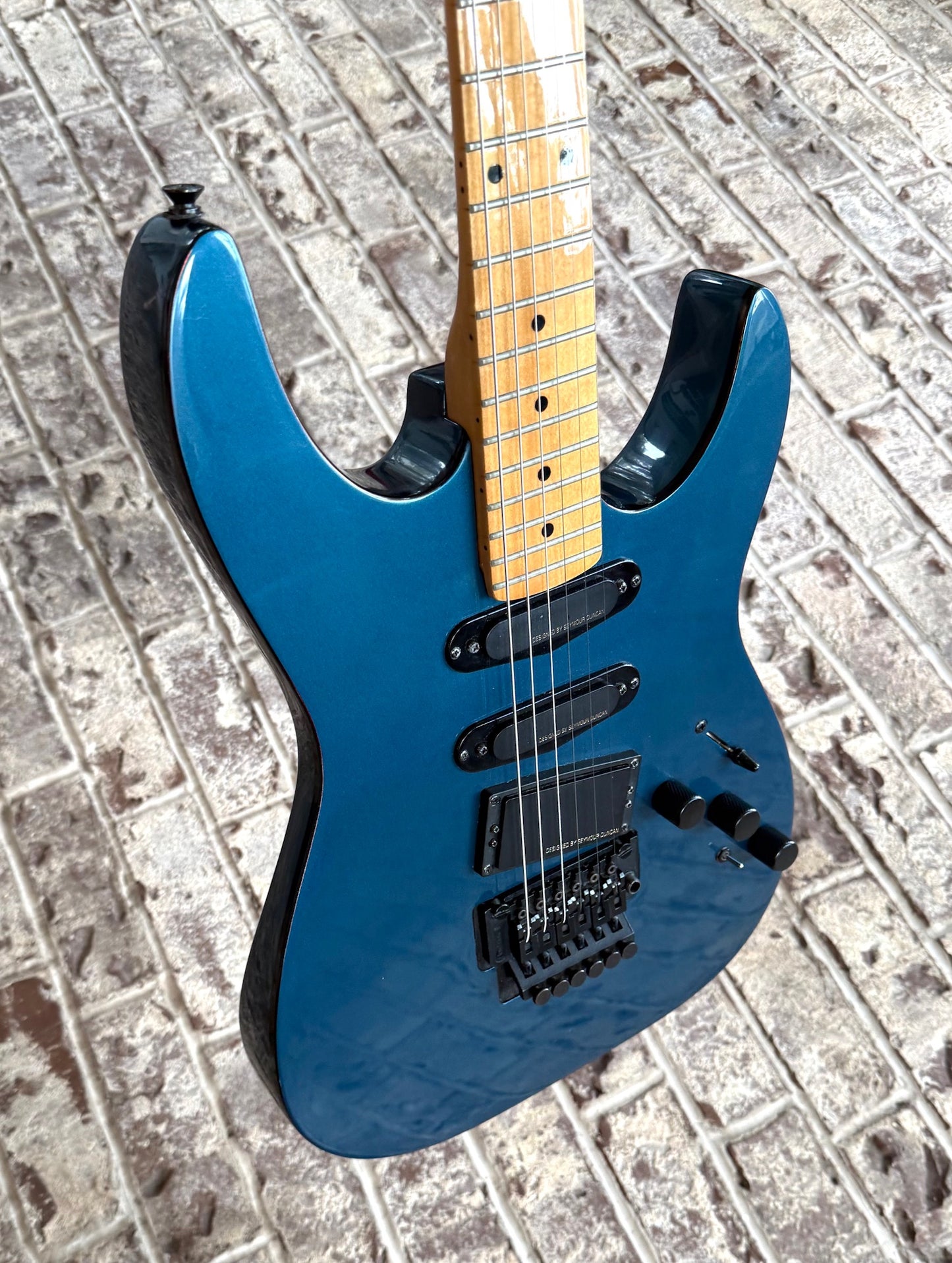 Vintage 1988-89 Kramer 100 Series 615 Electric Guitar