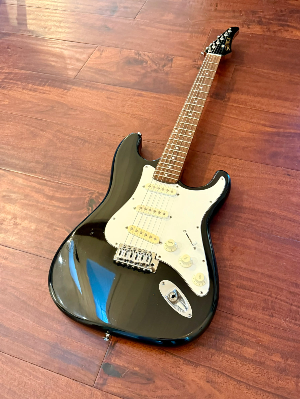 Vintage Samick LS-10/BK 1990's Black Electric Guitar