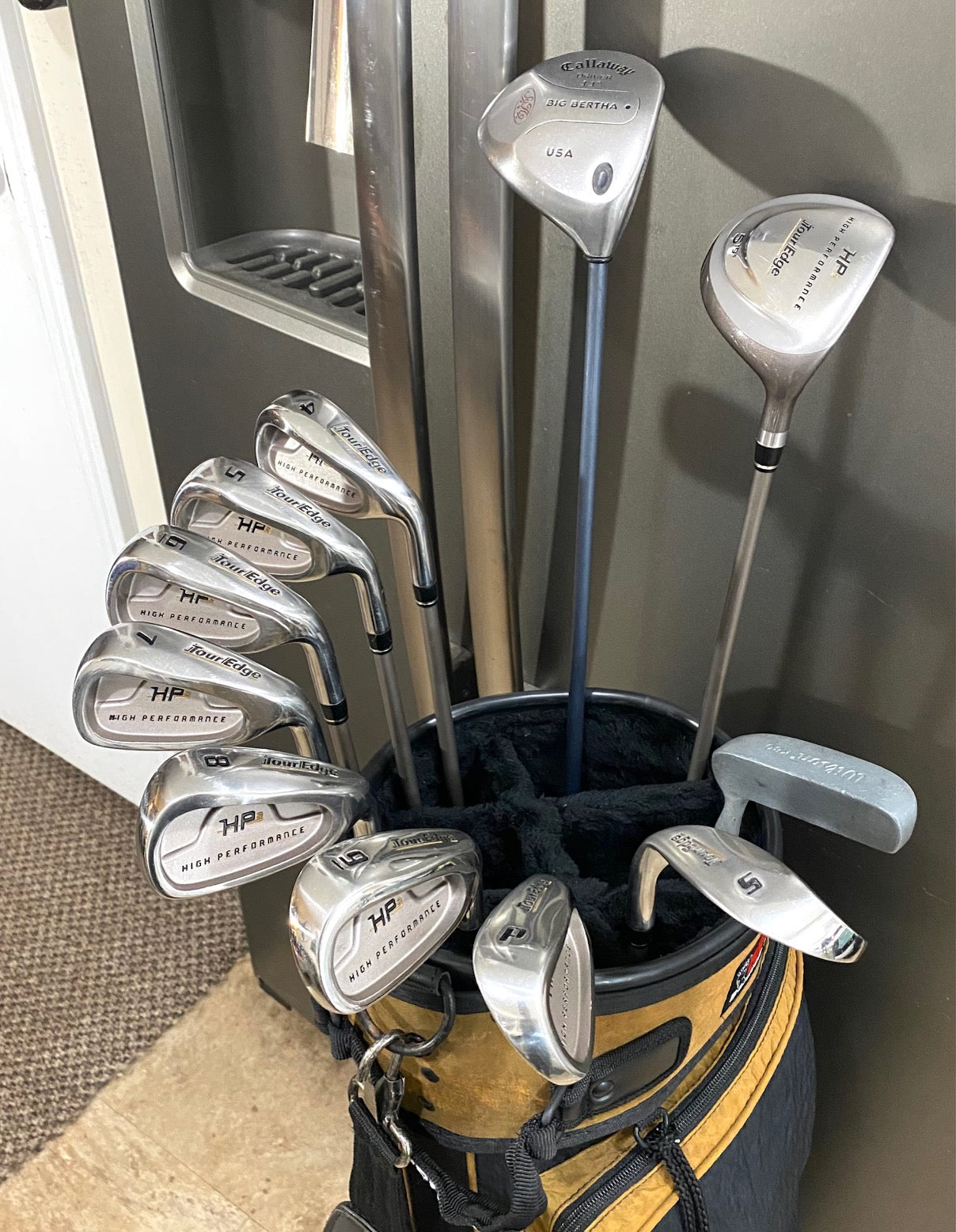 PENDING PICKUP Ladies Tour Edge/Callaway Full Set of Gold Clubs W/Bag & Extras