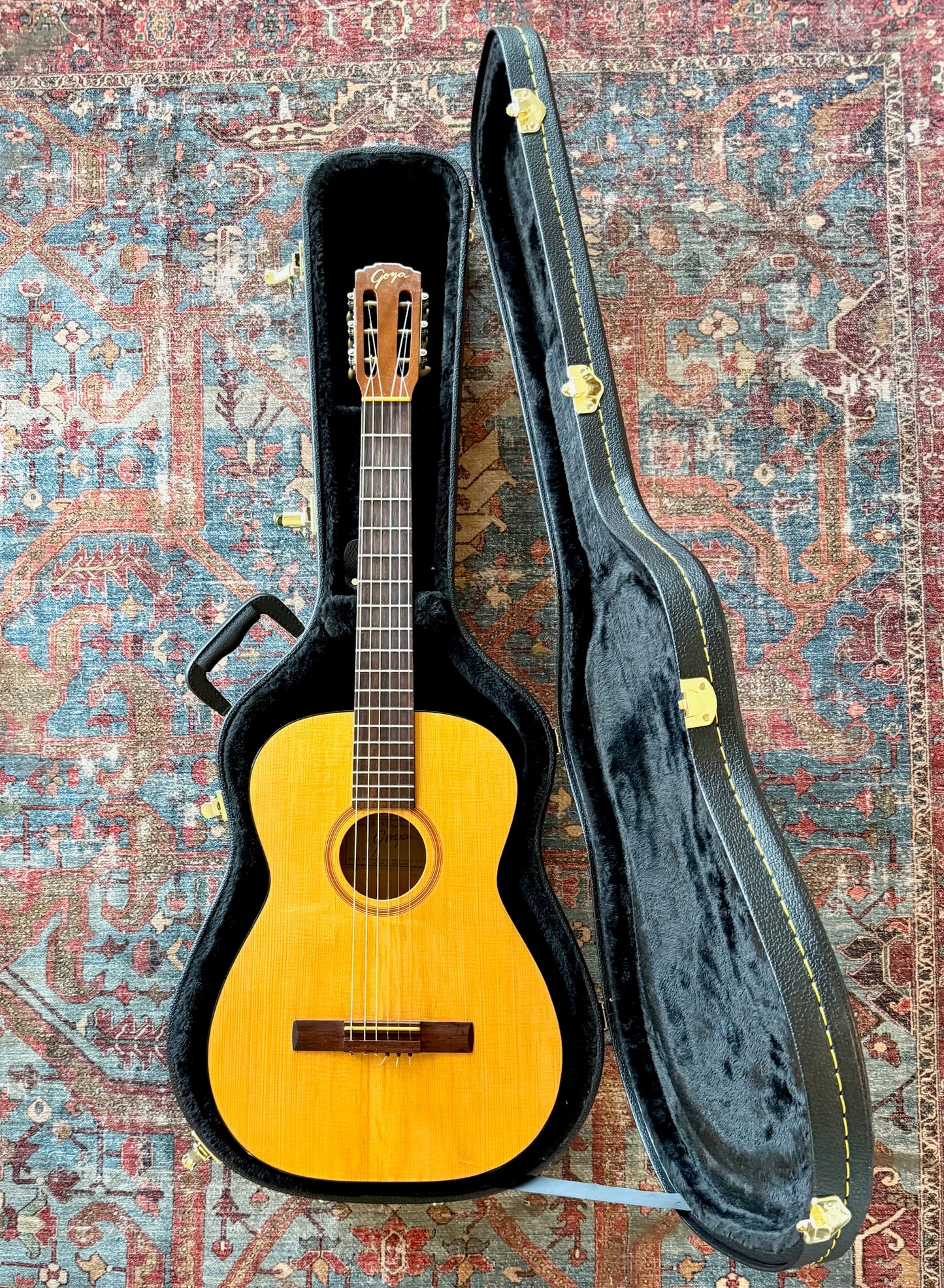 Vintage 1966 Goya G-10 ALL SOLID Classical Guitar Levin-Made in Sweden W/Case.