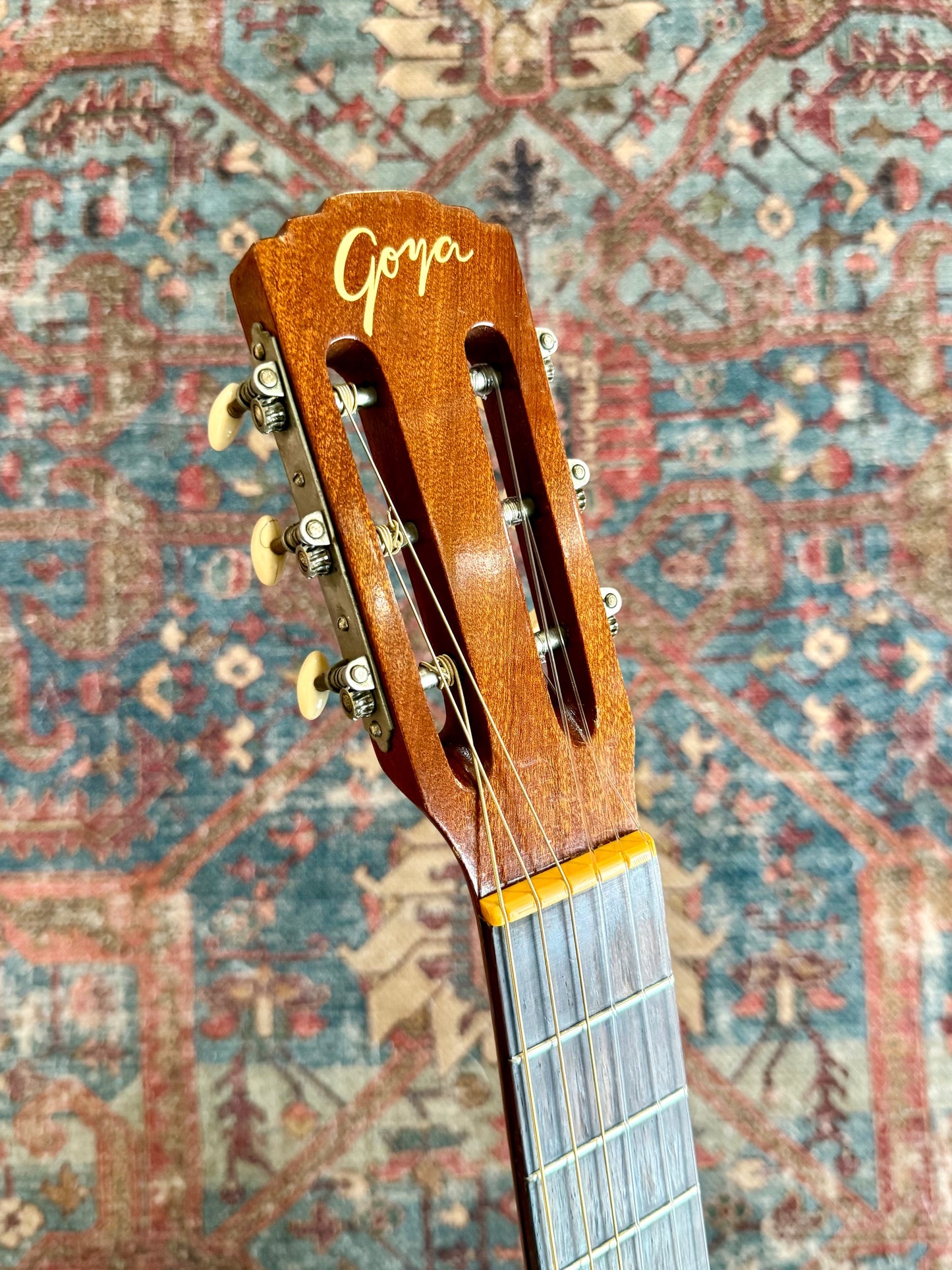 Vintage 1966 Goya G-10 ALL SOLID Classical Guitar Levin-Made in Sweden W/Case.