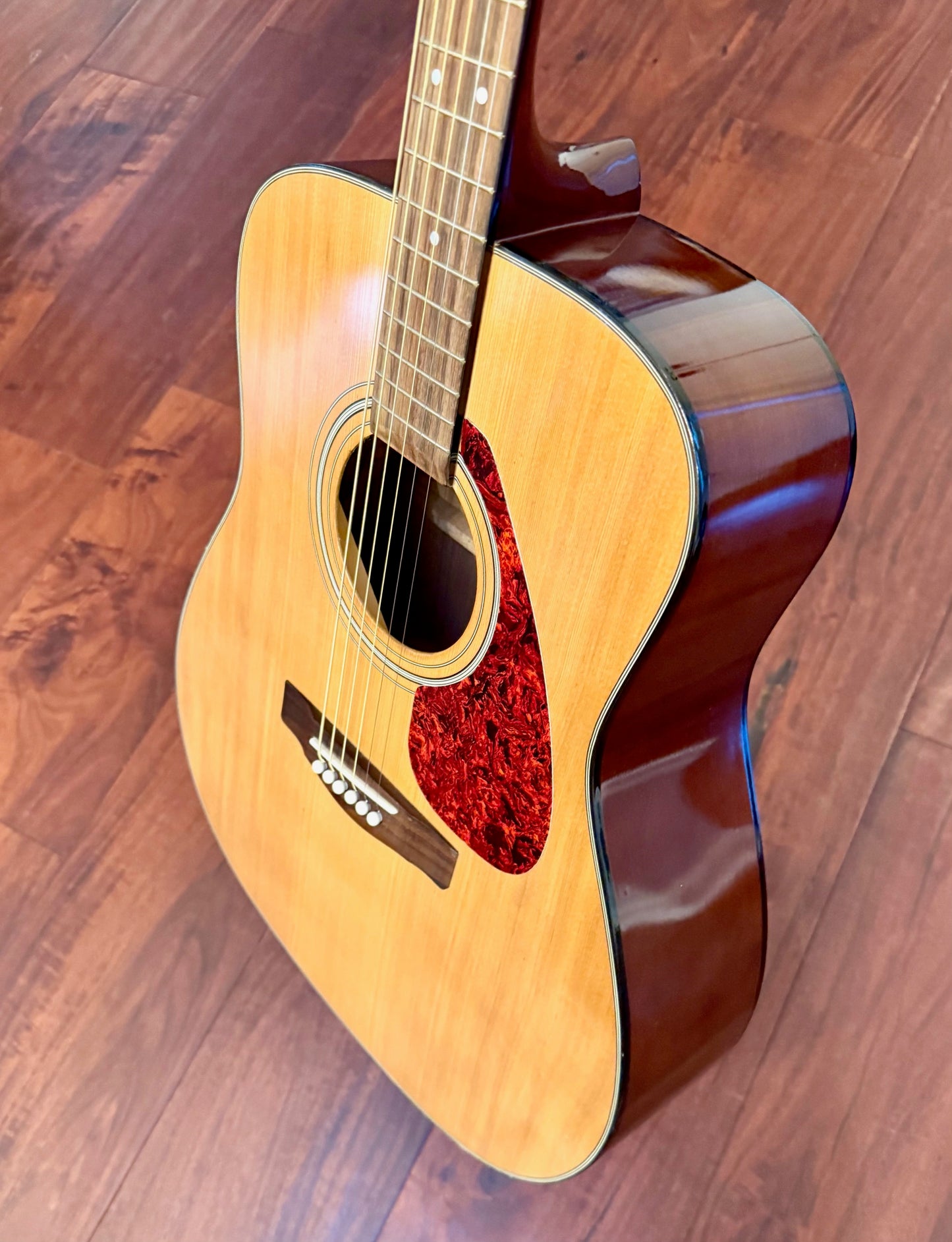 Yamaha F325 Acoustic Guitar EXCELLENT CONDITION