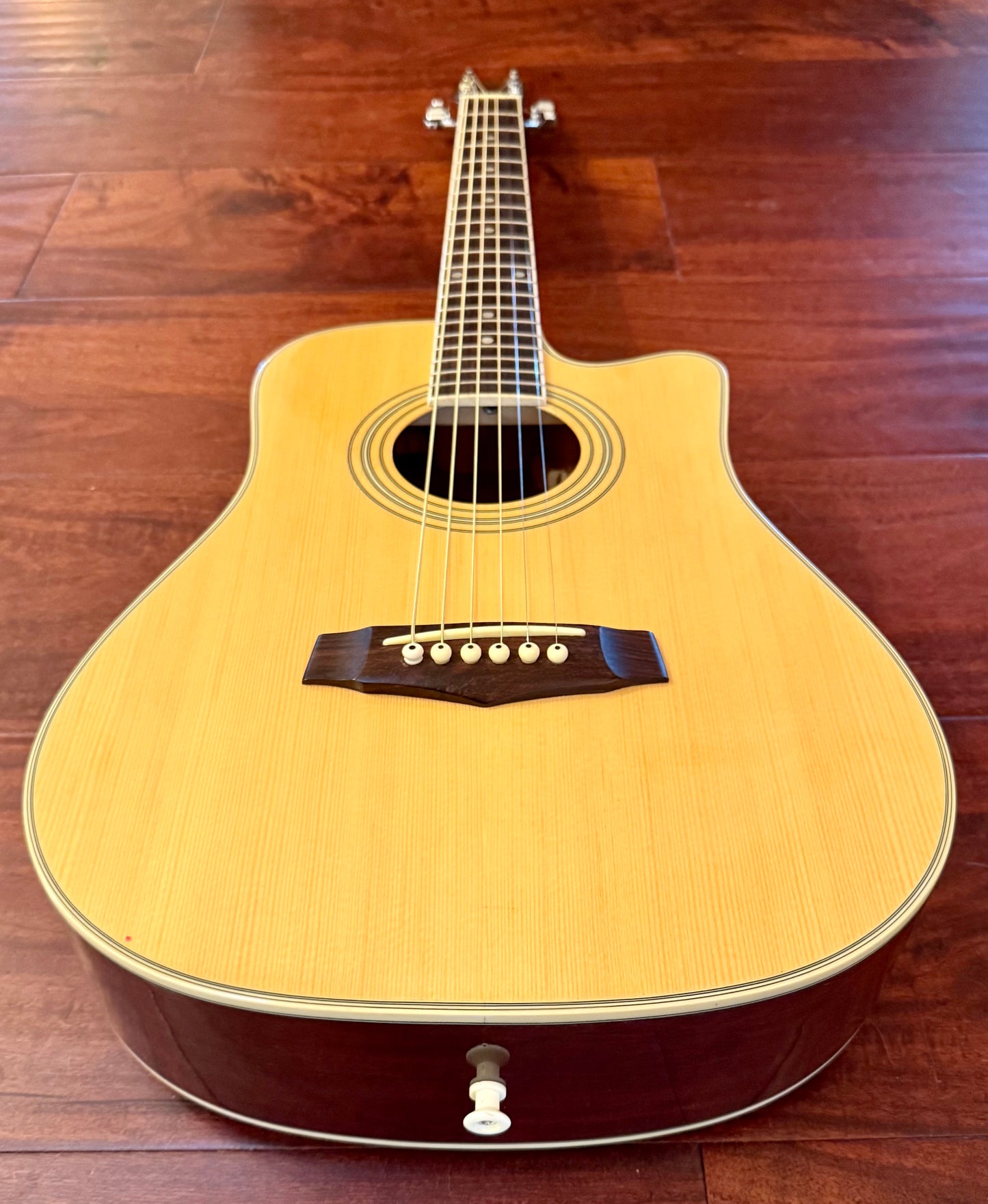 LIKE NEW Ibanez Daytripper DT10CNT 3/4 size Acoustic Guitar