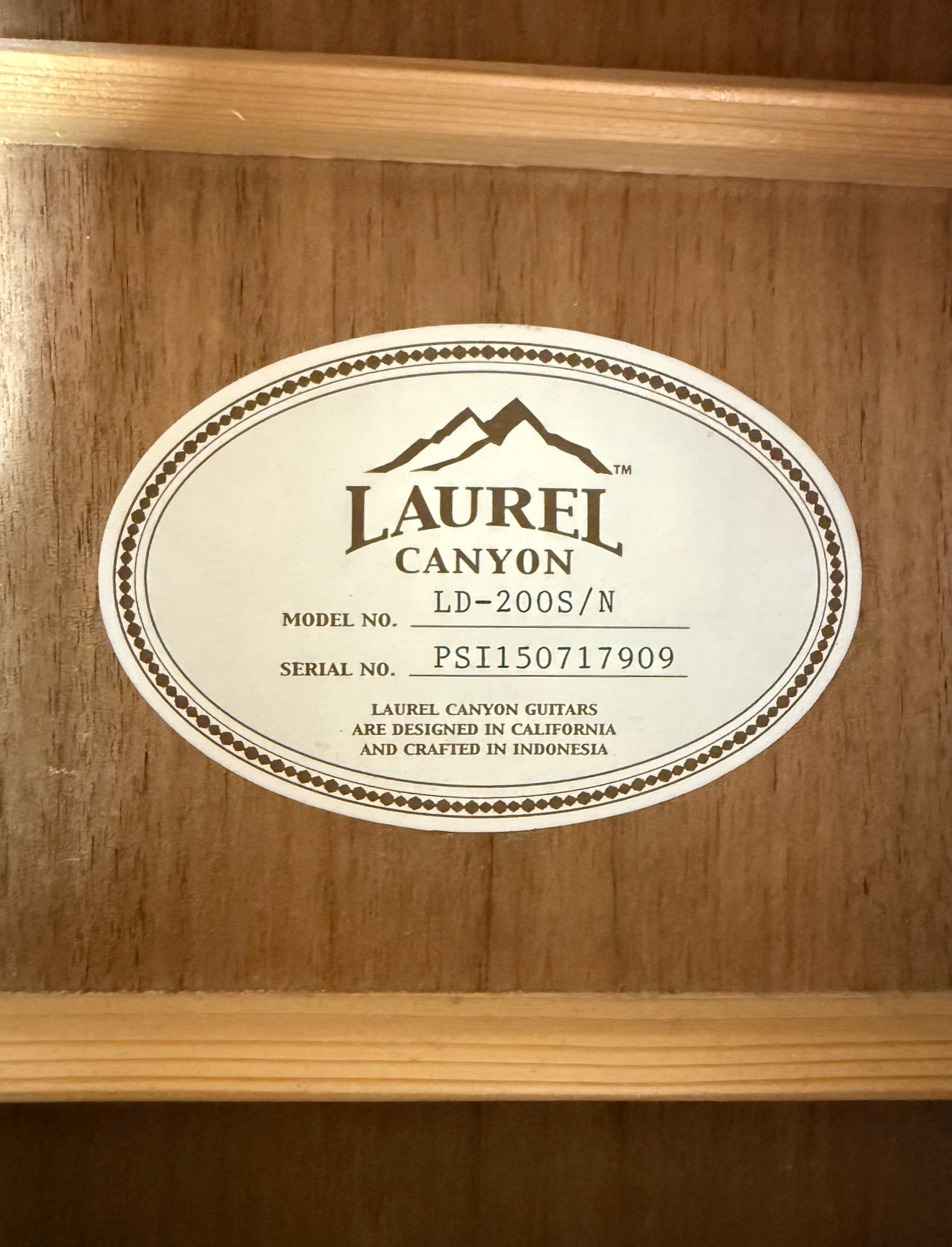 Laurel Canyon LD-200S/N Solid Top Acoustic Guitar