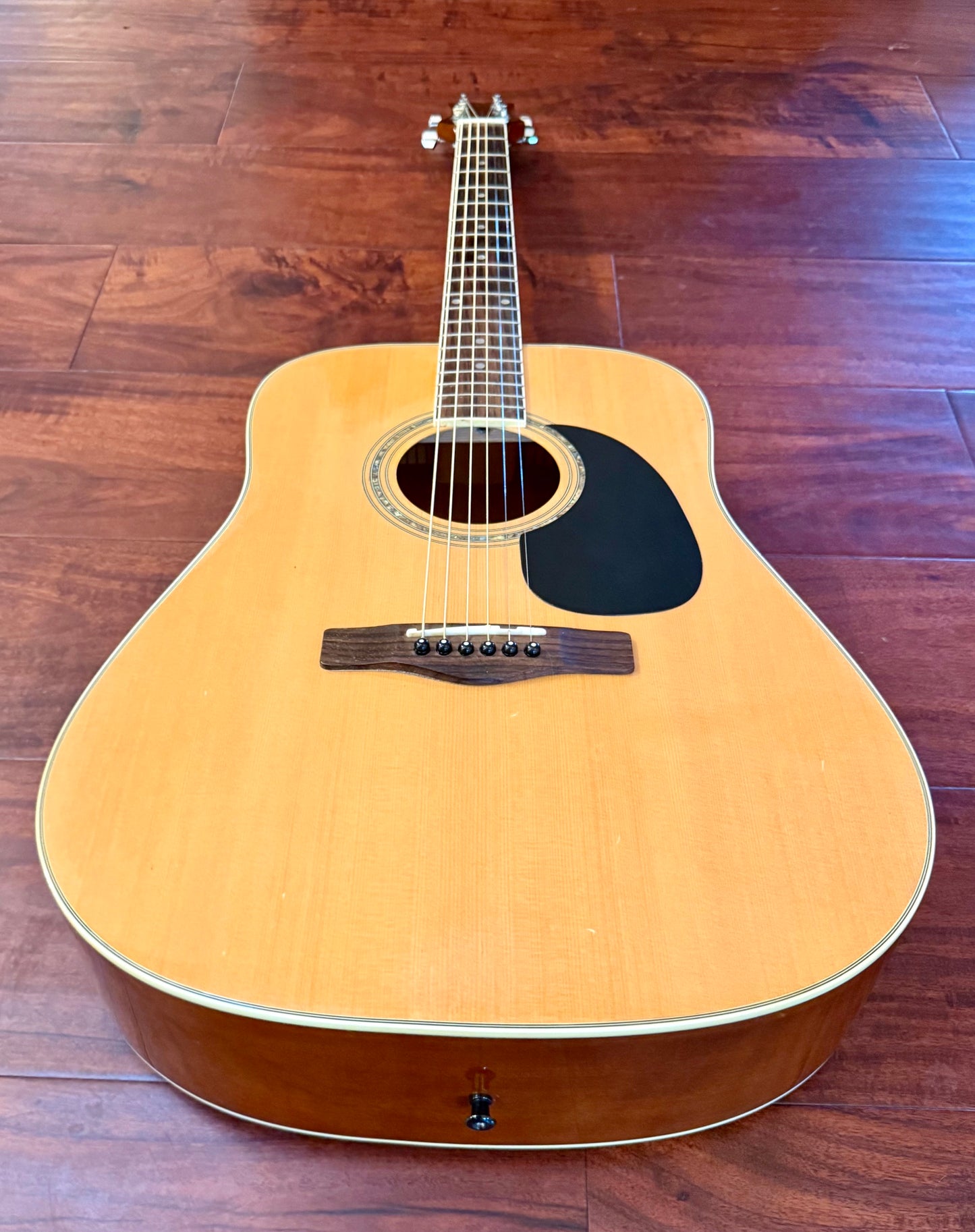 Mitchell MD100 Acoustic Guitar