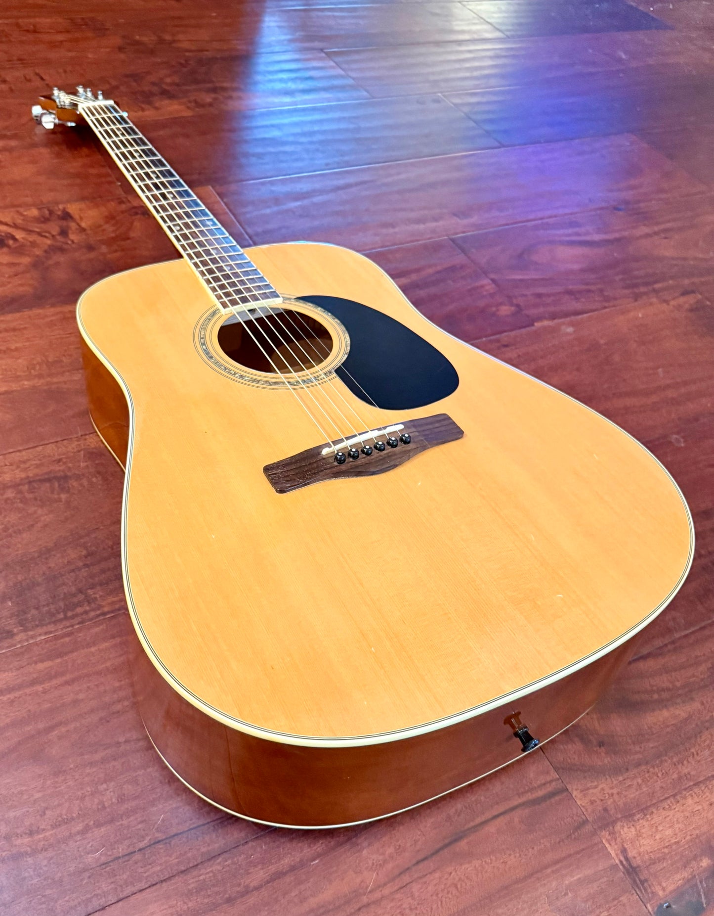Mitchell MD100 Acoustic Guitar