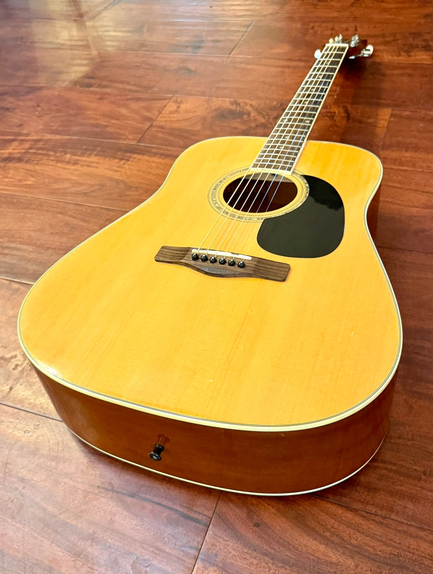 Mitchell MD100 Acoustic Guitar