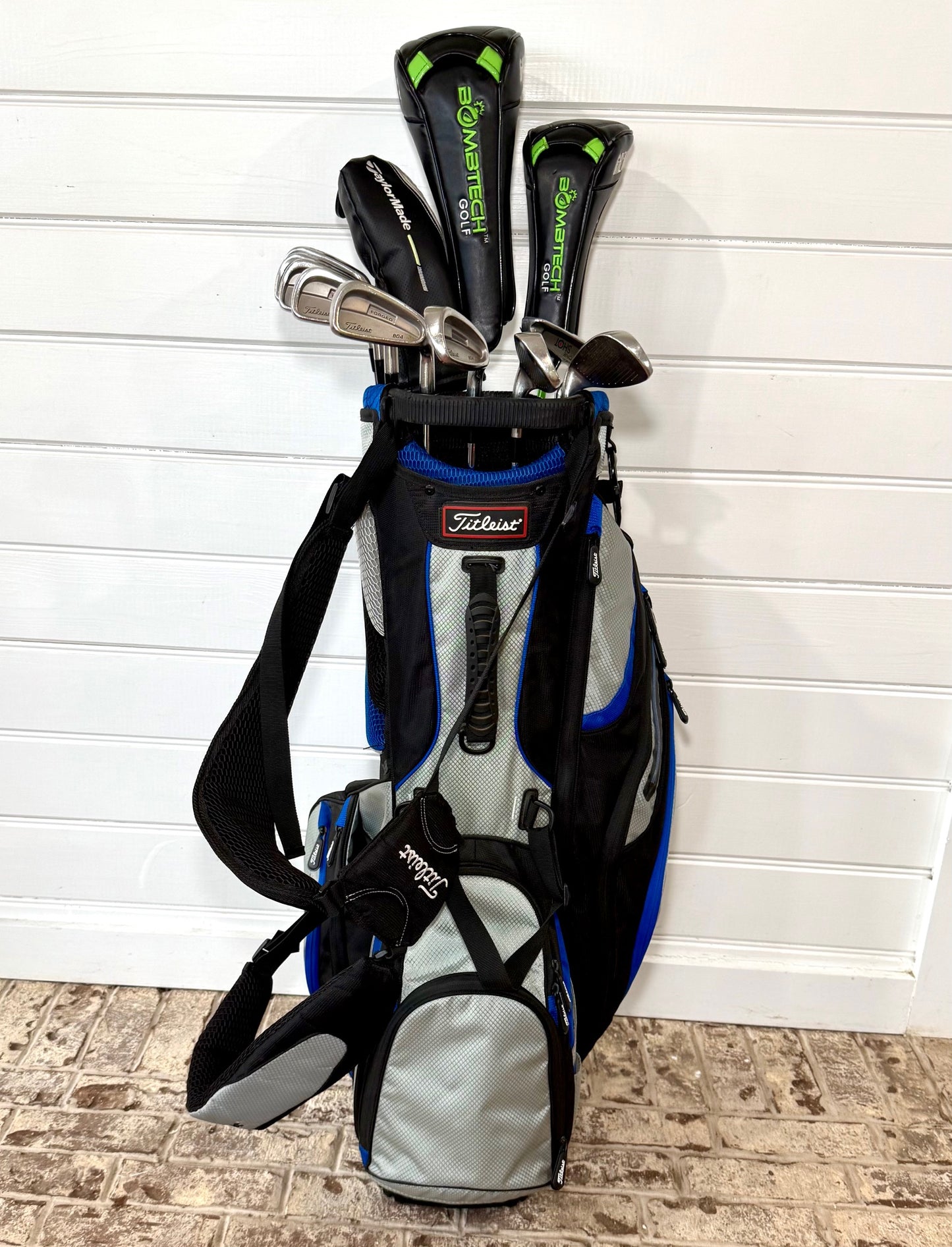 Titleist/Bombtech/TaylorMade Set of Golf Clubs W/Bag NEW GRIPS