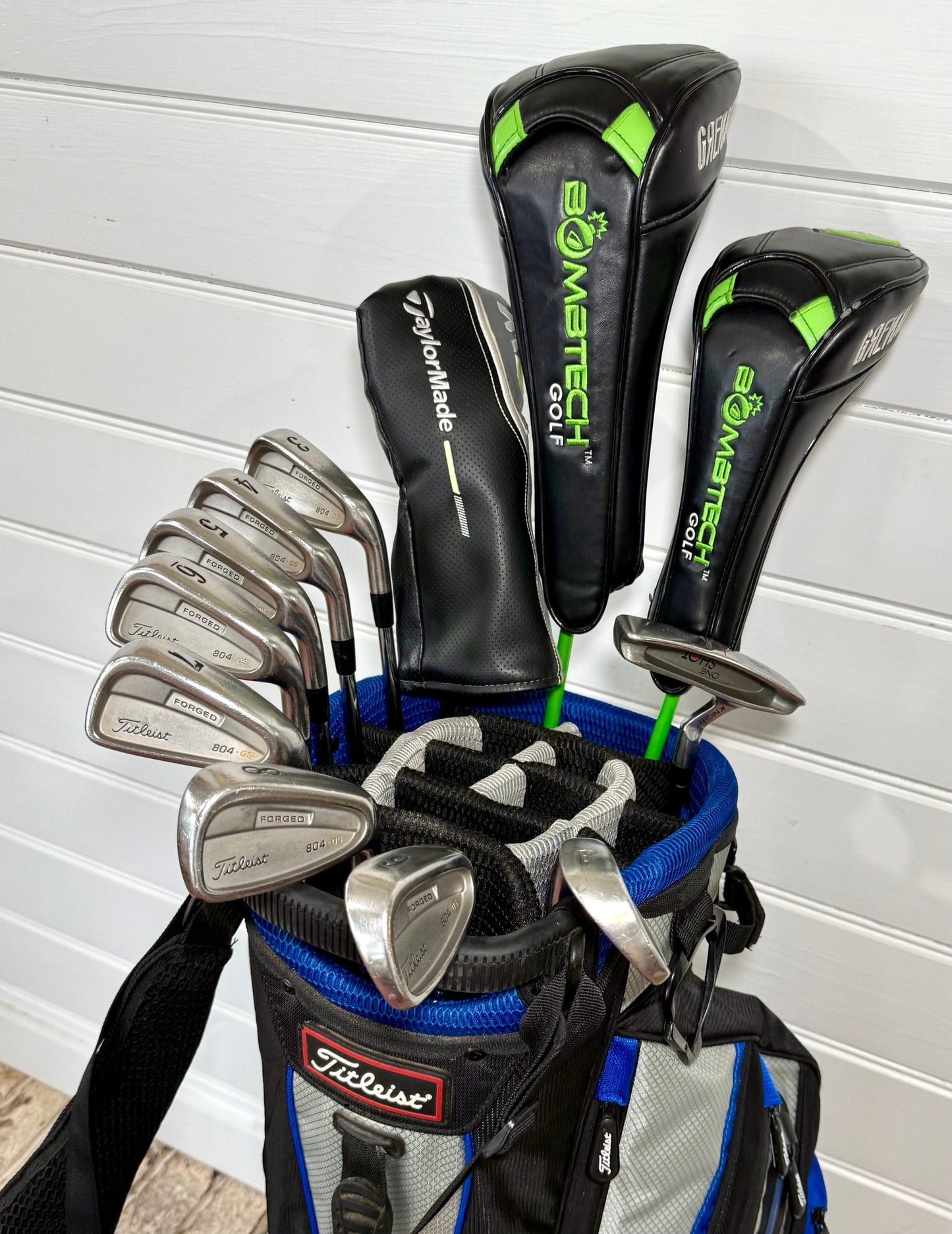 Titleist/Bombtech/TaylorMade Set of Golf Clubs W/Bag NEW GRIPS