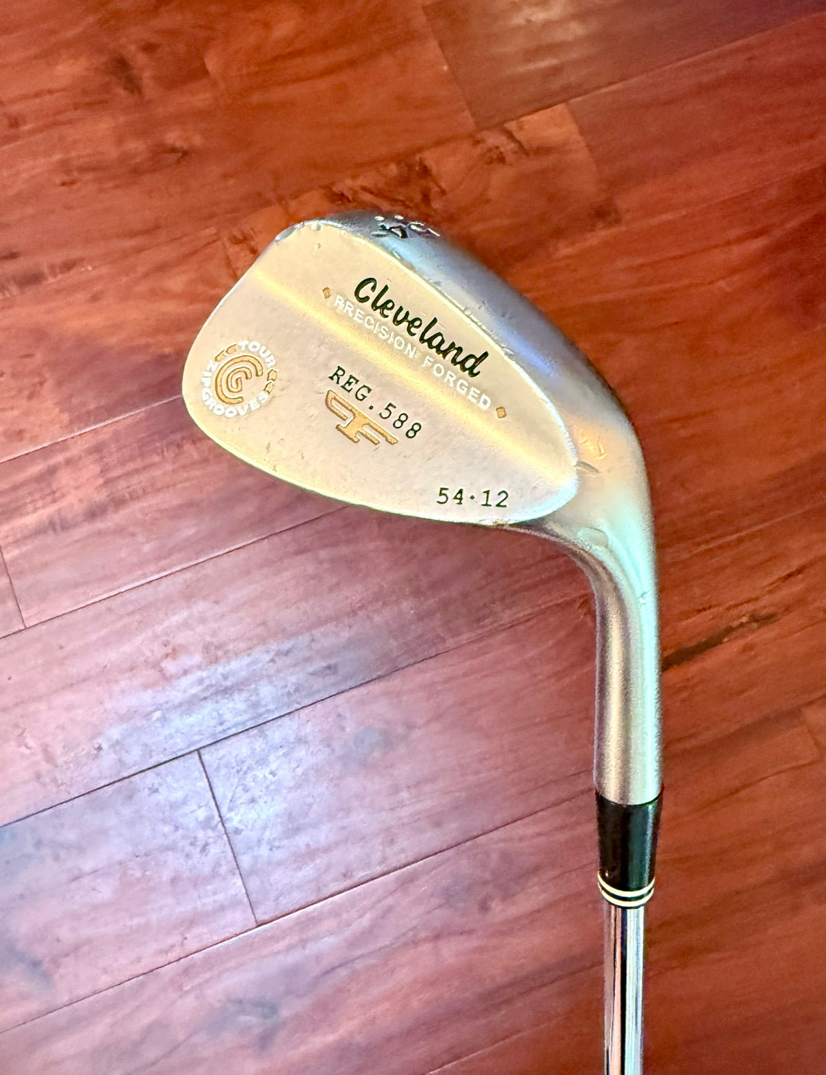 Cleveland Reg.588 Precision Forged 54/12 SW 54 Degree Sand Wedge NEW GRIP